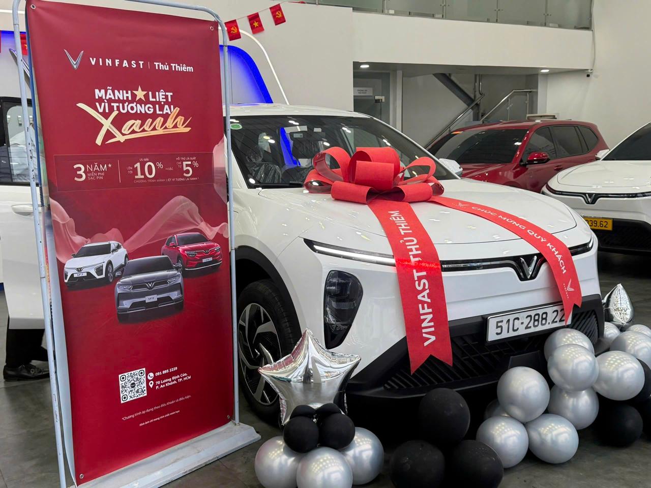 Thuê xe VinFast Limo Green 2026 Free sạc