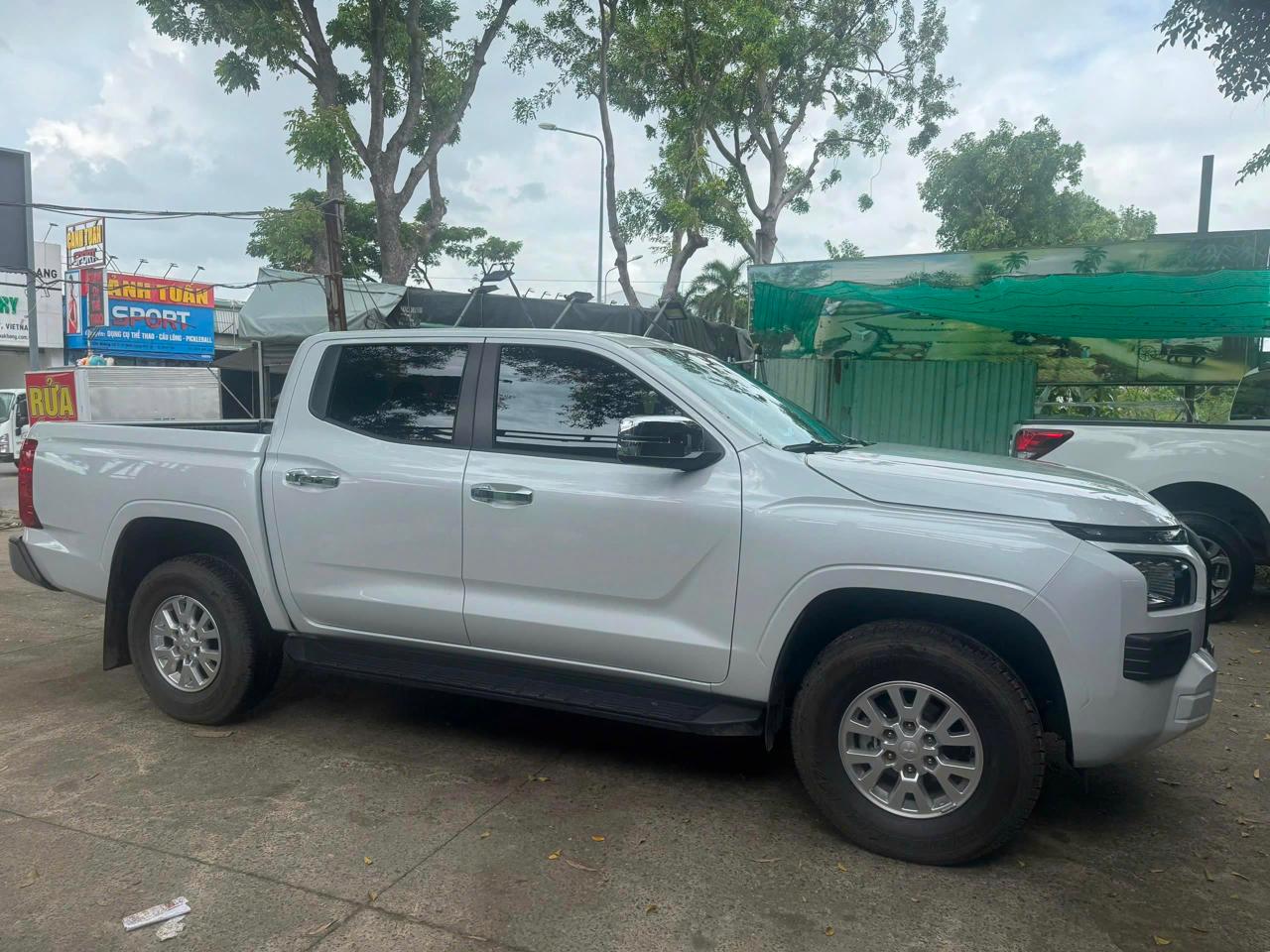 Thuê xe Mitsubishi Triton 4x2 2025