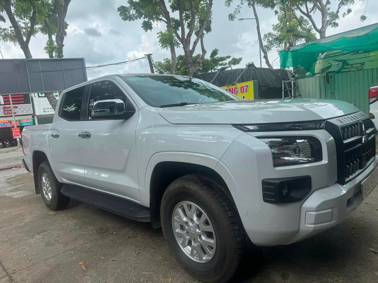 Thuê xe Mitsubishi Triton 4x2 2025 2