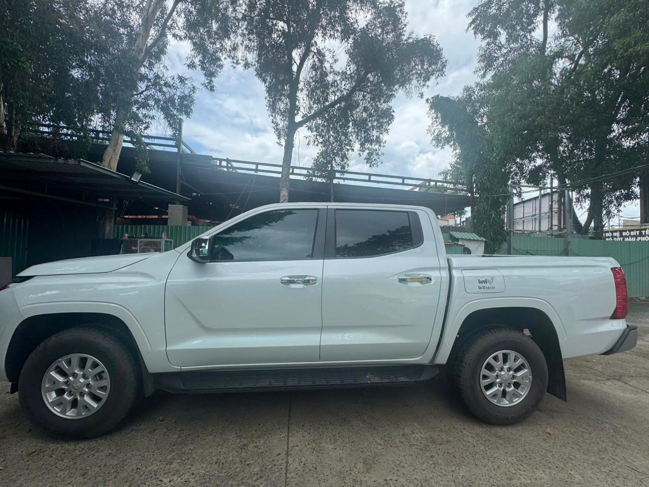 Thuê xe Mitsubishi Triton 4x2 2025 3