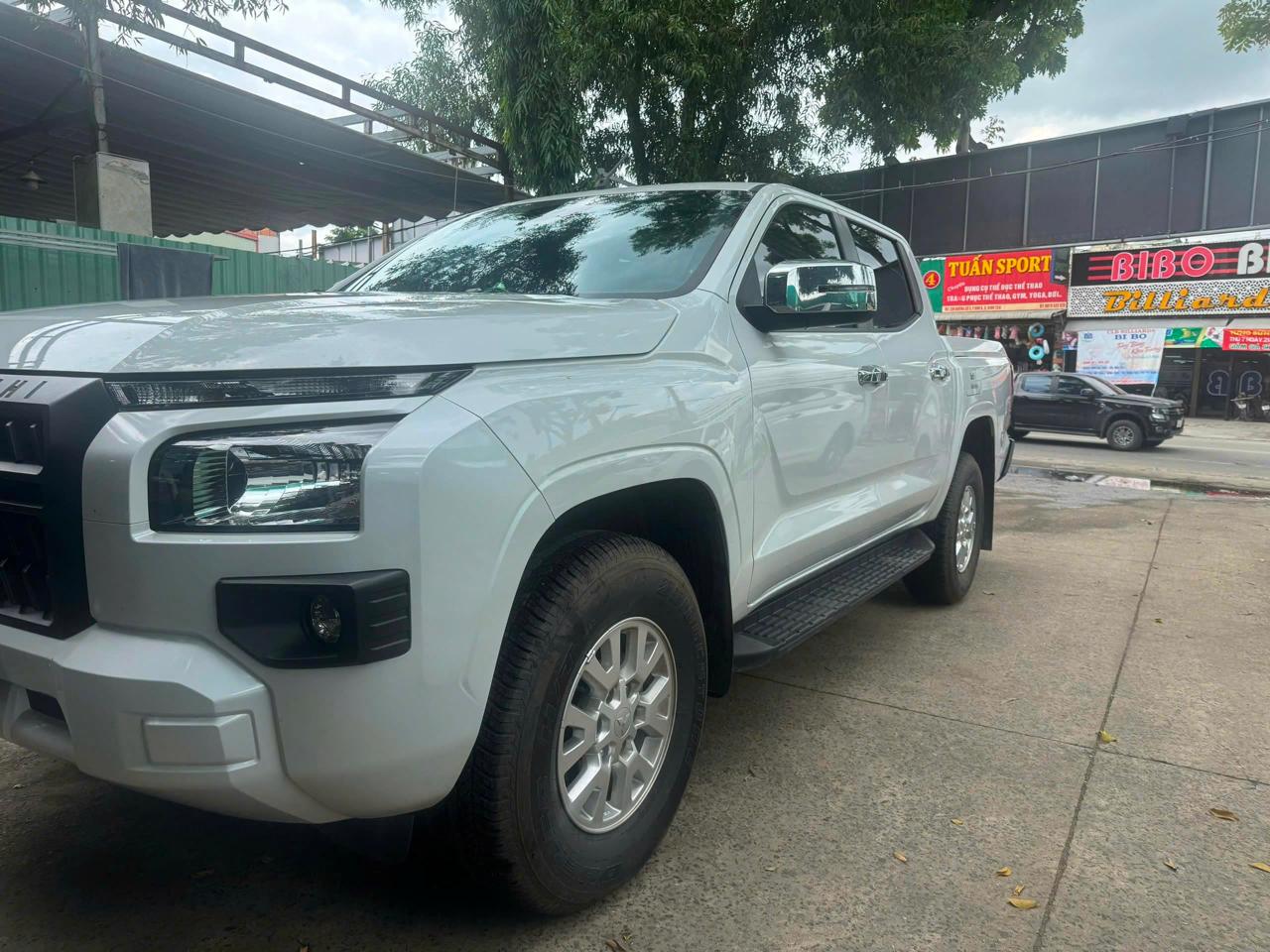 Thuê xe Mitsubishi Triton 4x2 2025 4