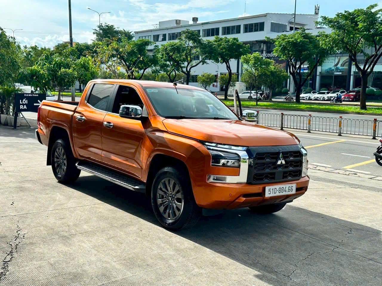 Thuê xe Mitsubishi Triton Premium 2024