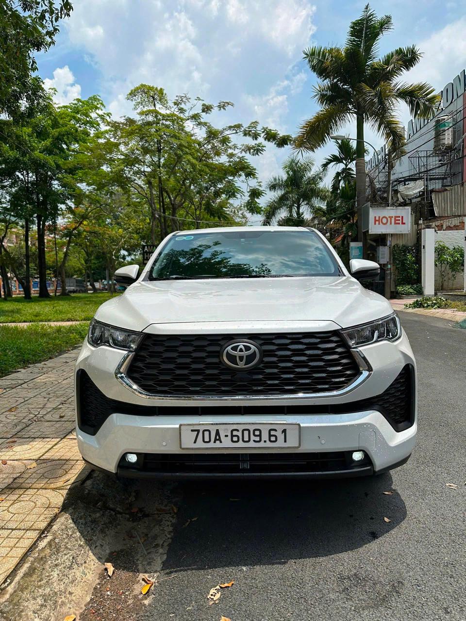 Thuê xe Toyota Innova Cross 2025