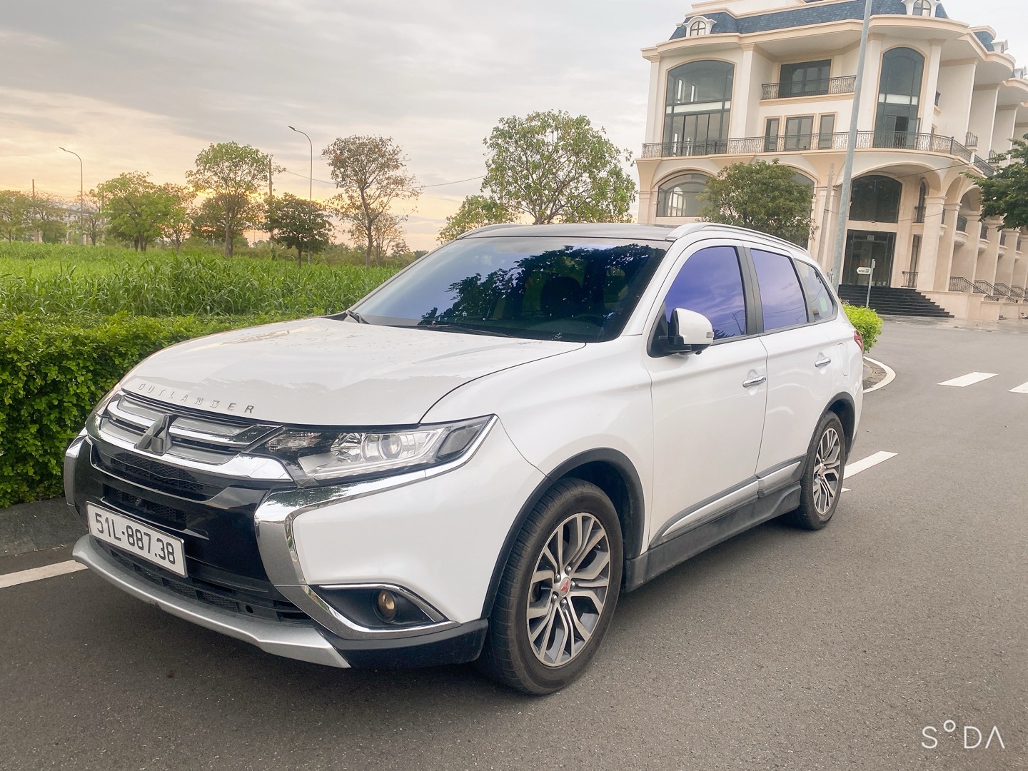 Thuê xe Mitsubishi Outlander 2019 4