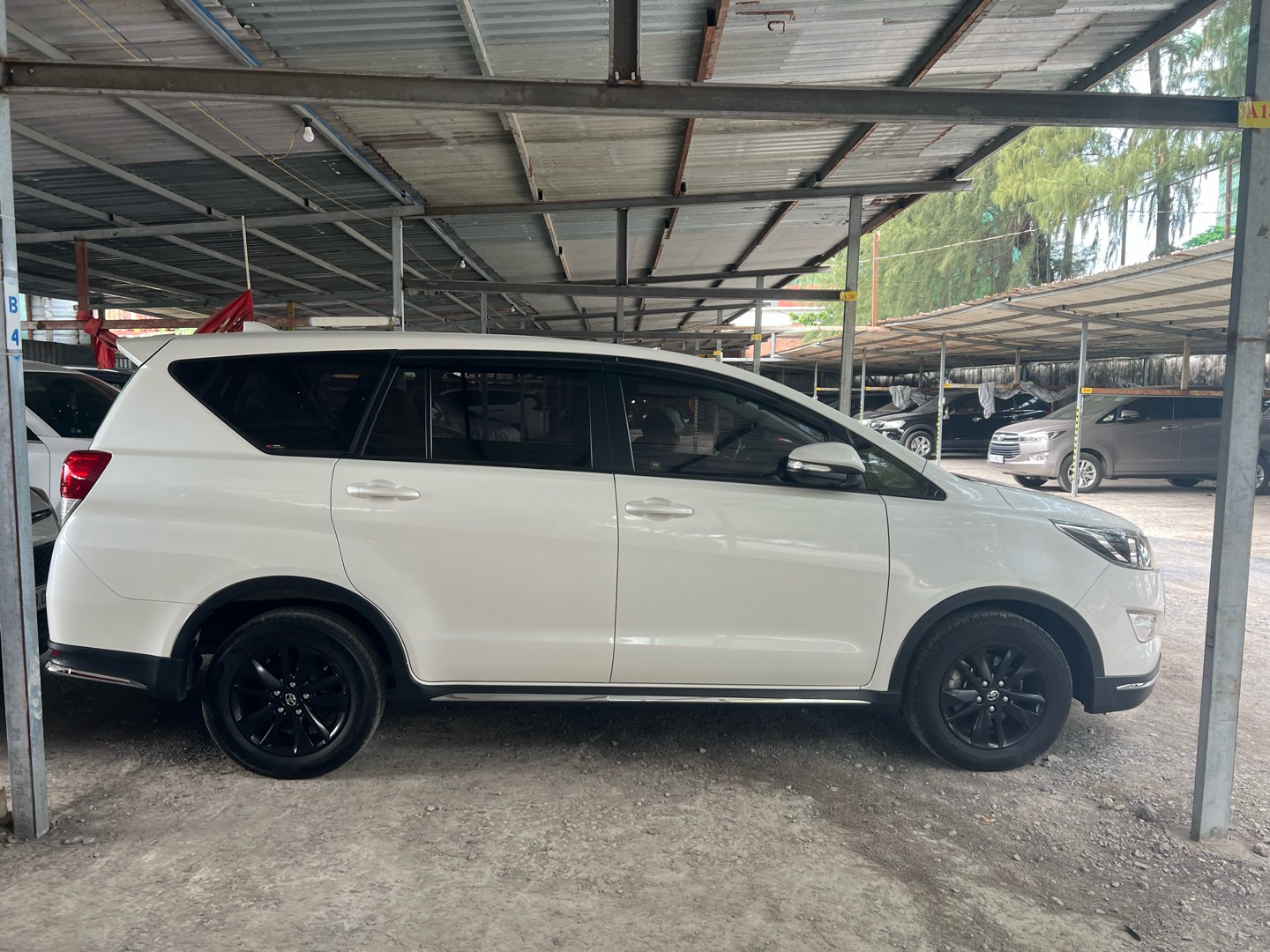 Thuê xe Toyota Innova Venturer 2019 3
