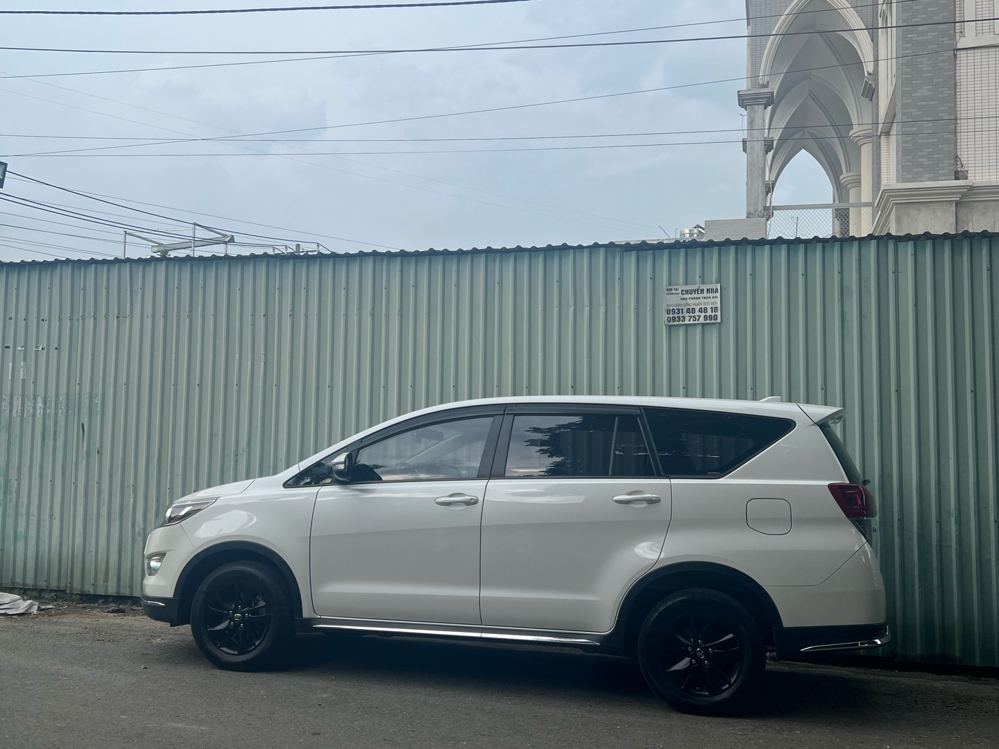 Thuê xe Toyota Innova Venturer 2019 4