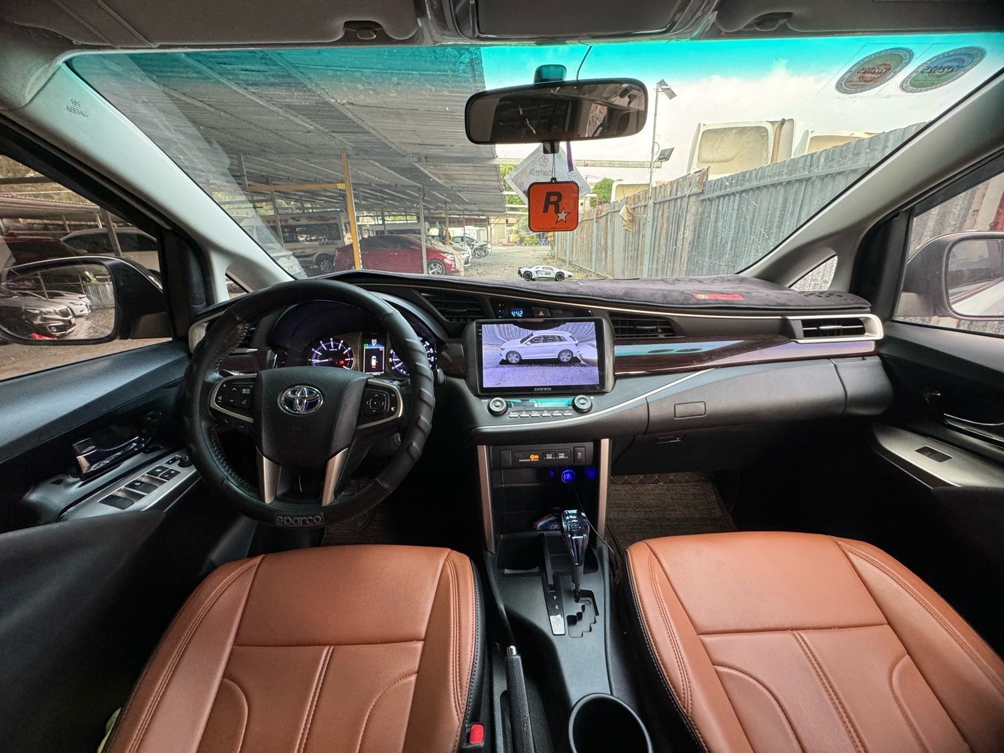 Thuê xe Toyota Innova Venturer 2019 5